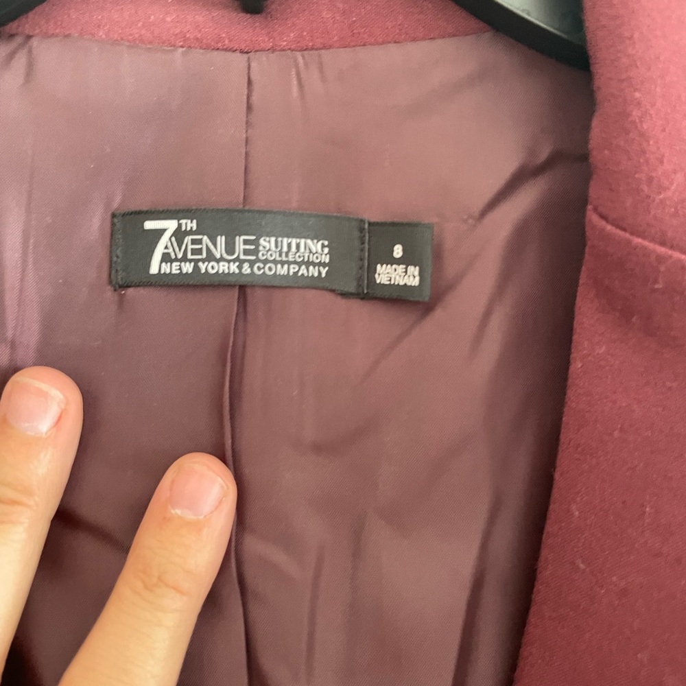 Maroon blazer fully lined three button cuff size 8 two button bodice - Picture 5 of 8